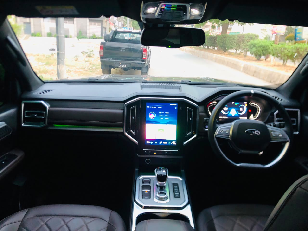Vehicle image 4