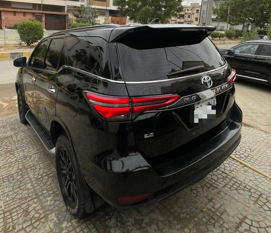 Vehicle image 5